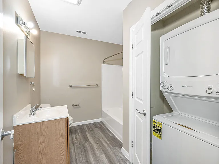 1360 Main St — Photo 8