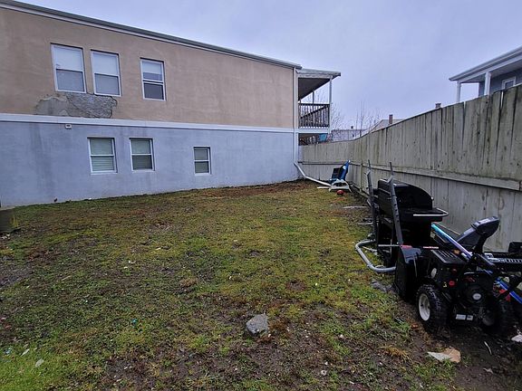 4th image of 275 Jefferson Ave APT 4