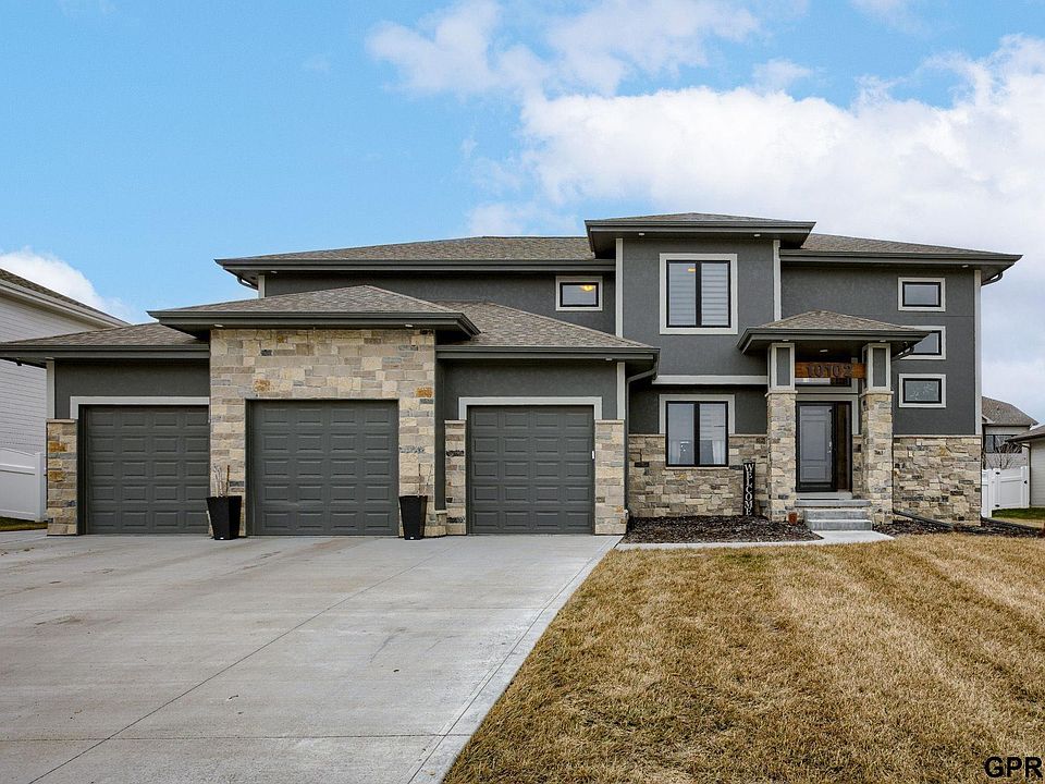 1st image of 10102 S 186th Ave