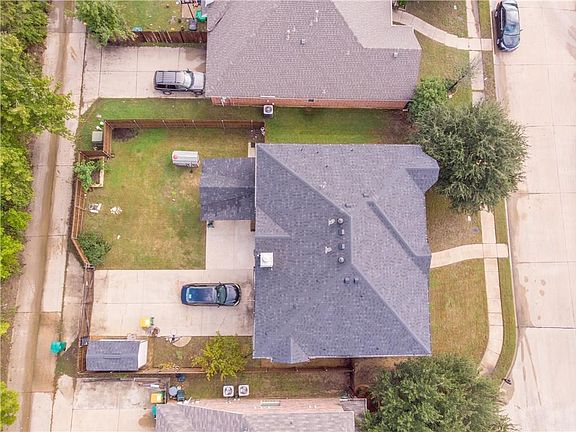 2nd image of 1413 Crutchfield Ln
