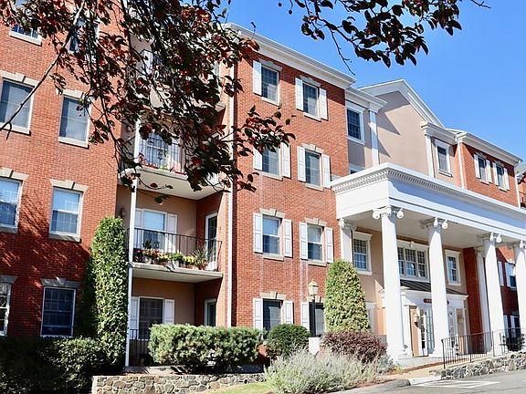 3rd image of 70 Weatherly Dr Unit 103