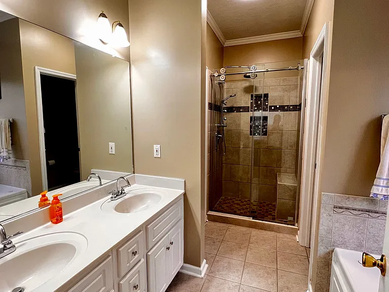 4046 Dowling Dr — Photo 10