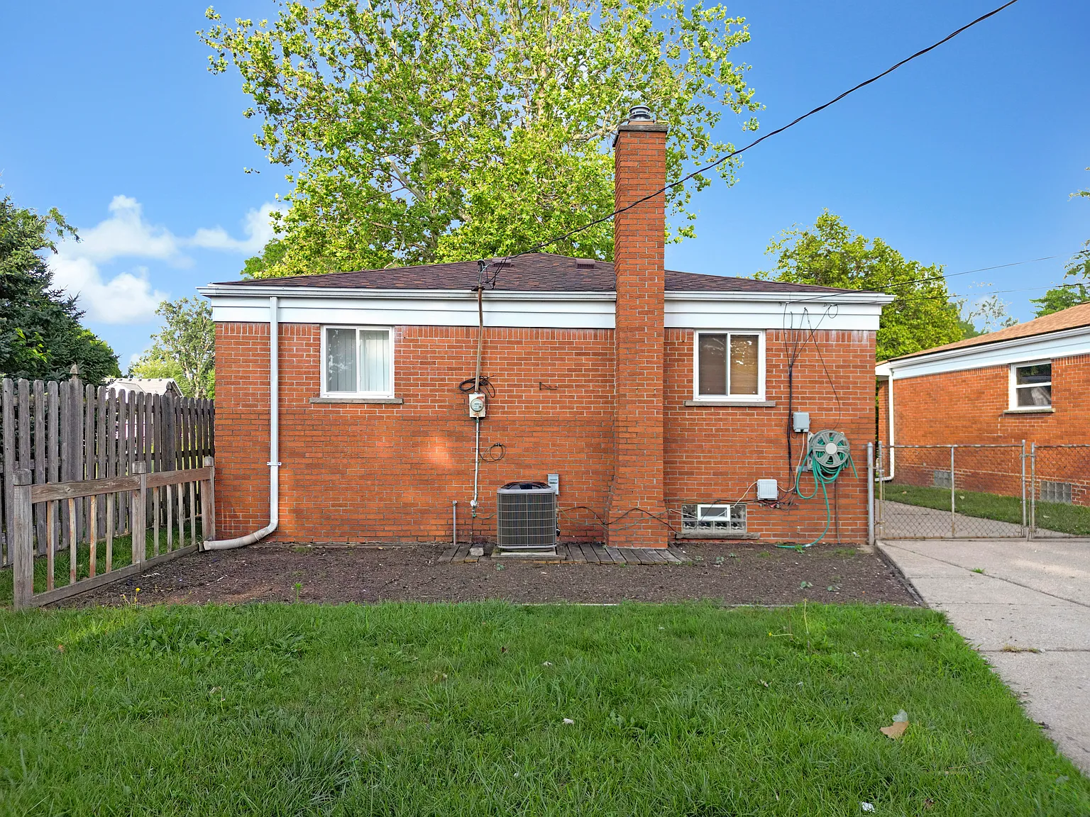 3 bed, 1998 sqft, $2,100 — Photo 4