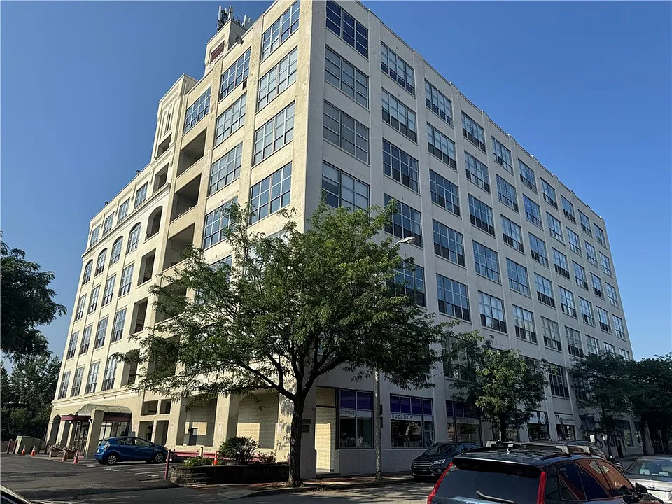 5850 Centre Ave #411