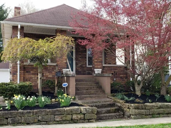 27 Gordon St, Girard, OH 44420