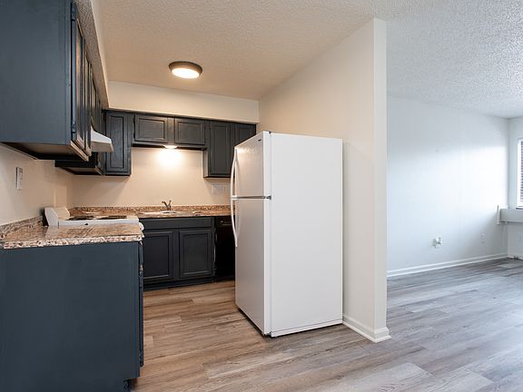 5th image of 3321 Zoo Blvd #324