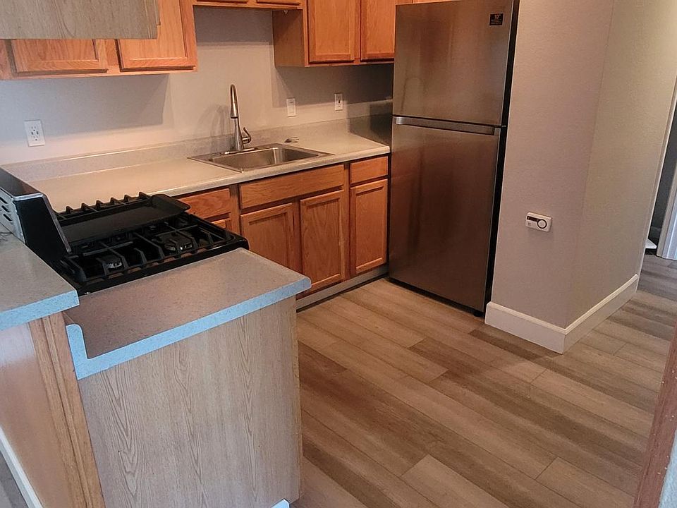 1st image of 1606 Jordan Dr #4