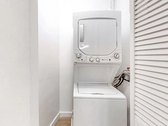 5th image of 903 Pine St #15A