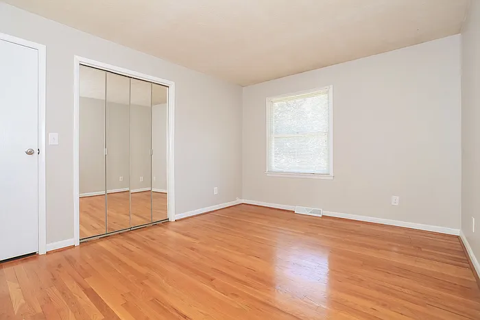 686 Cloverdale Ave — Photo 9