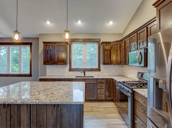 411 Westwood Dr, River Falls, WI 54022