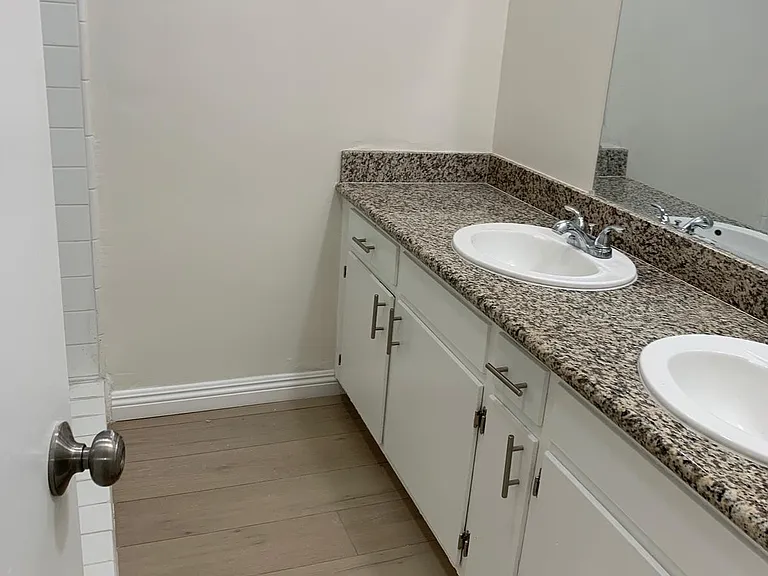 5000 Coldwater Canyon Ave #4 — Photo 9