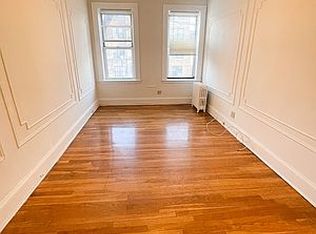 21-42 28th St #B, Astoria, NY 11105