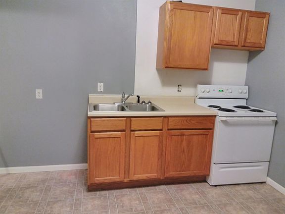 5th image of 1111 W High St
