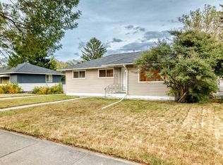 5924 W Centre St NE, Calgary, AB T2K 0T6