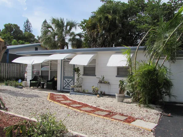 2323 NE Pine Ridge St, Jensen Beach, FL 34957