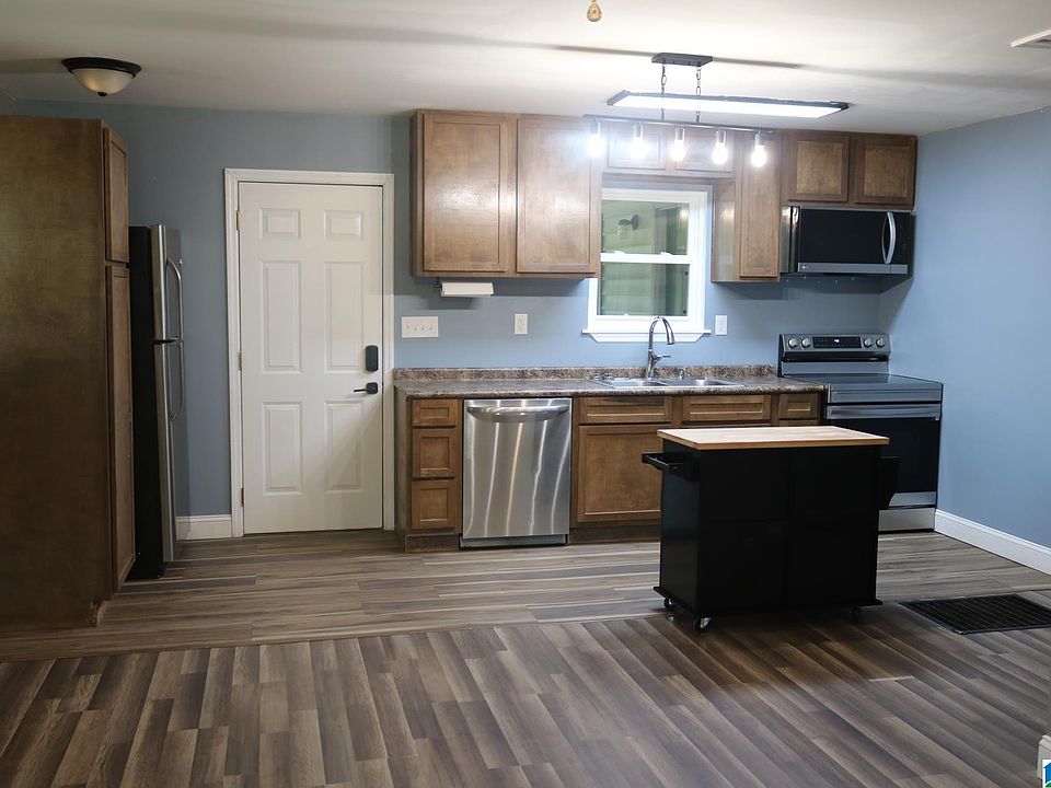 2nd image of 313 Oak Ln