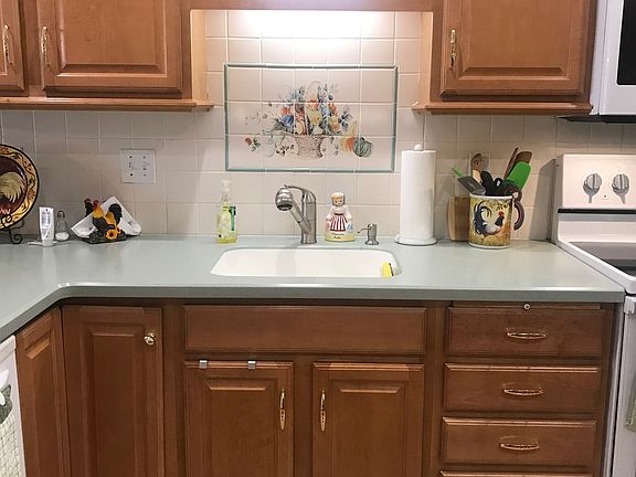 Sink and backsplash