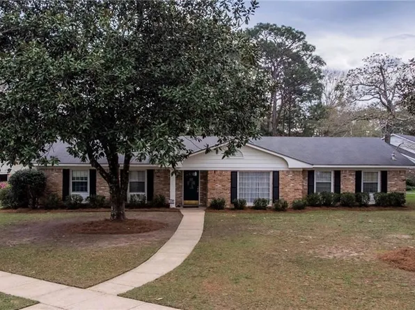 800 Parkwood Dr W, Mobile, AL 36608