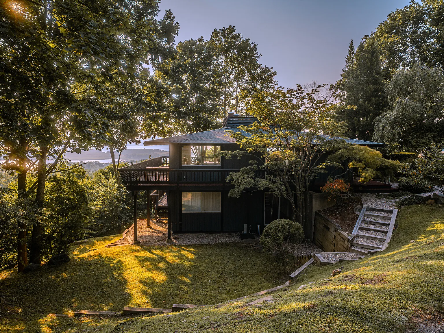 137 Cedar Ln — Photo 3