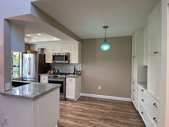 Cozy dining area for small table, with tons of deep drawers & tall cabinets