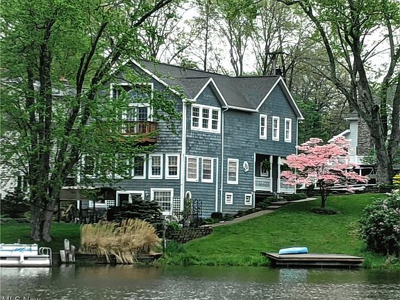 2nd image of 115 Spruce Dr NW