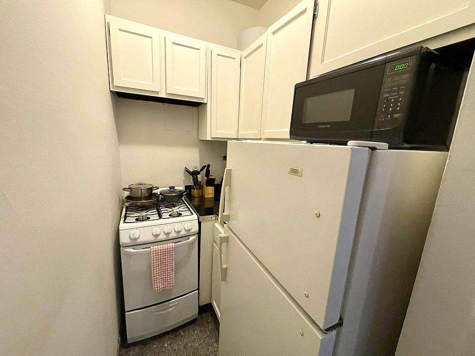 2nd image of 163 E 99th St APT 7