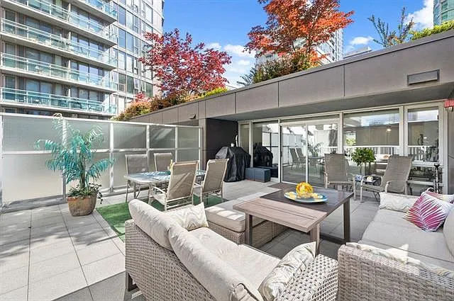 233 Robson St #503
