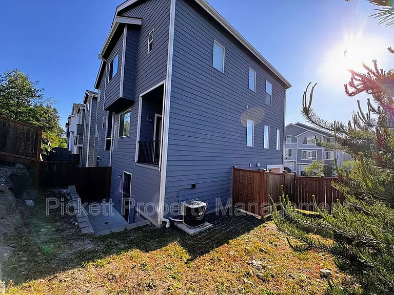 10001 Kings Landing Ave NW — Photo 18