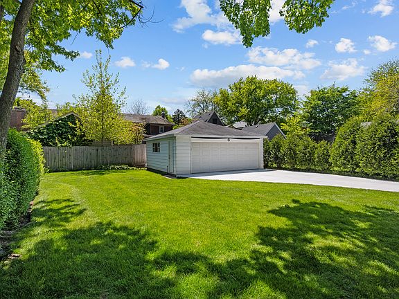 2nd image of 724 Maclean Ave