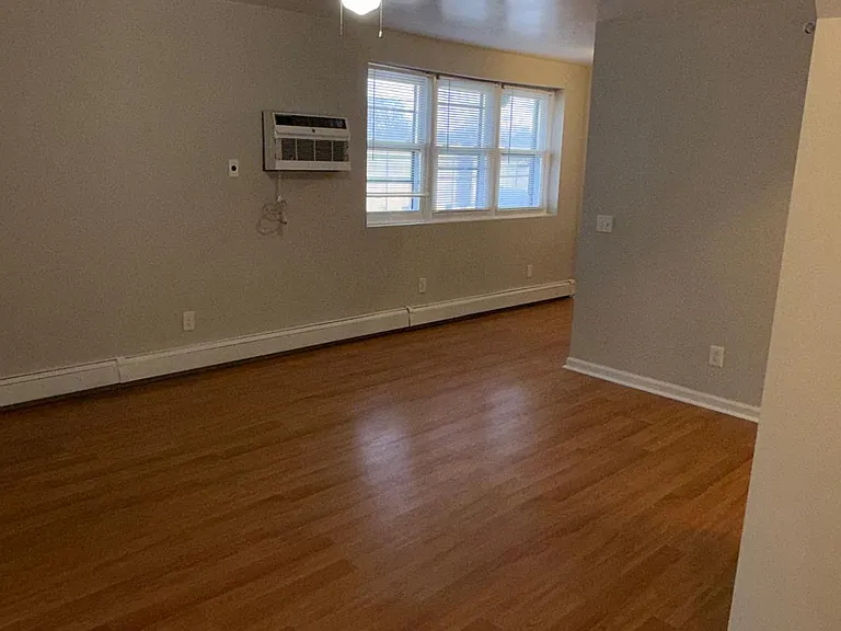 158 N 8th St #6 — Photo 6