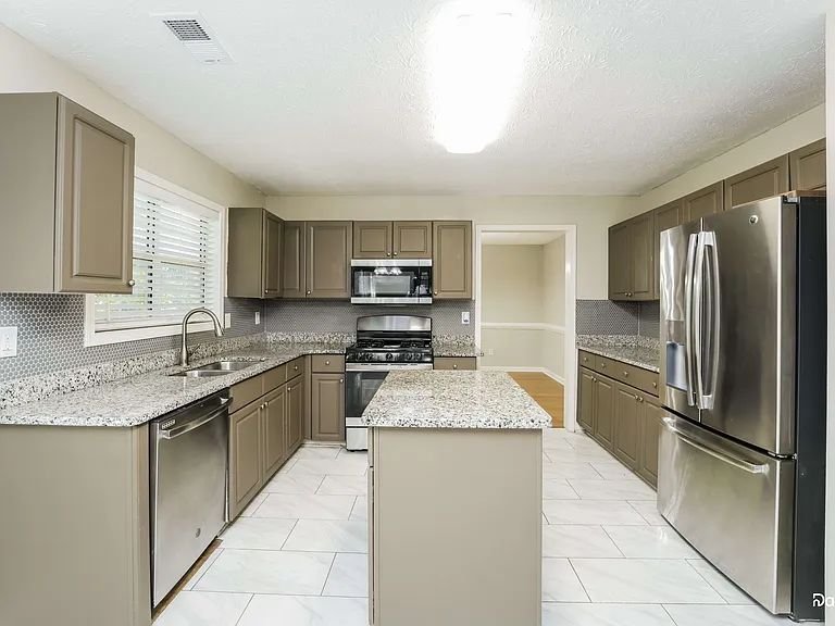 1681 Magnolia View Pl — Photo 3
