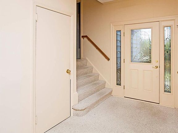 5th image of 17 Maplemoor Ln