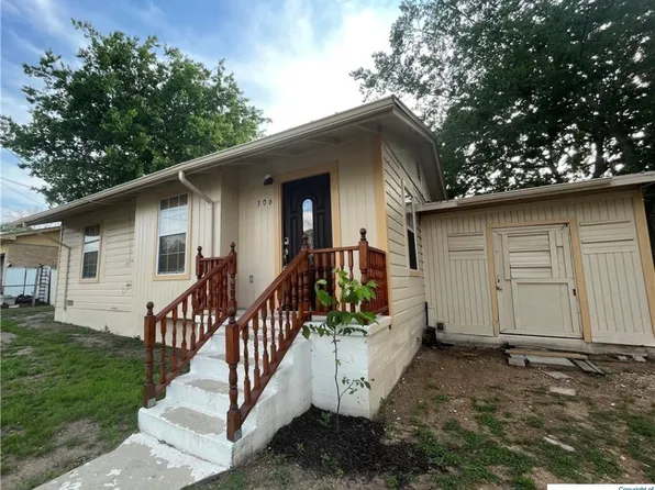 306 N Arnold St, Lampasas, TX 76550