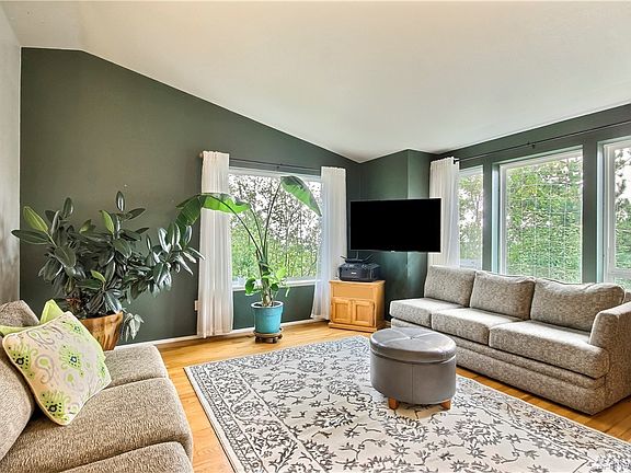 4th image of 1907 63rd Ave NE