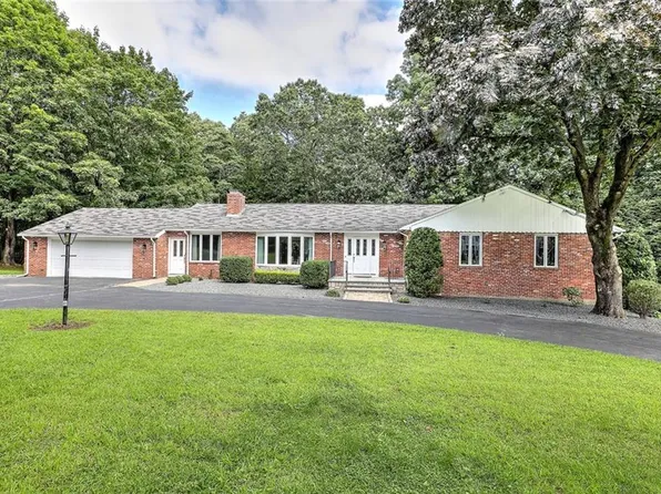 1 Southwick Dr, Lincoln, RI 02865