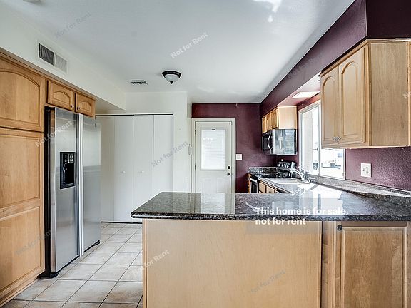 2nd image of 2502 E Larkspur Dr