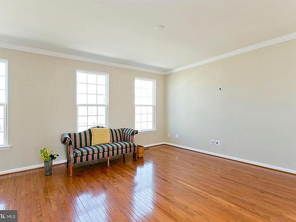 3rd image of 121 Hornbeam Dr