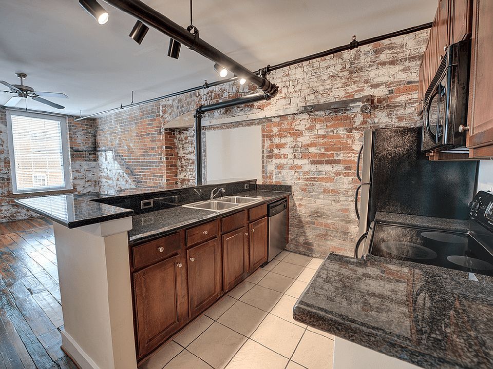 1st image of 2411 E Franklin St #P105