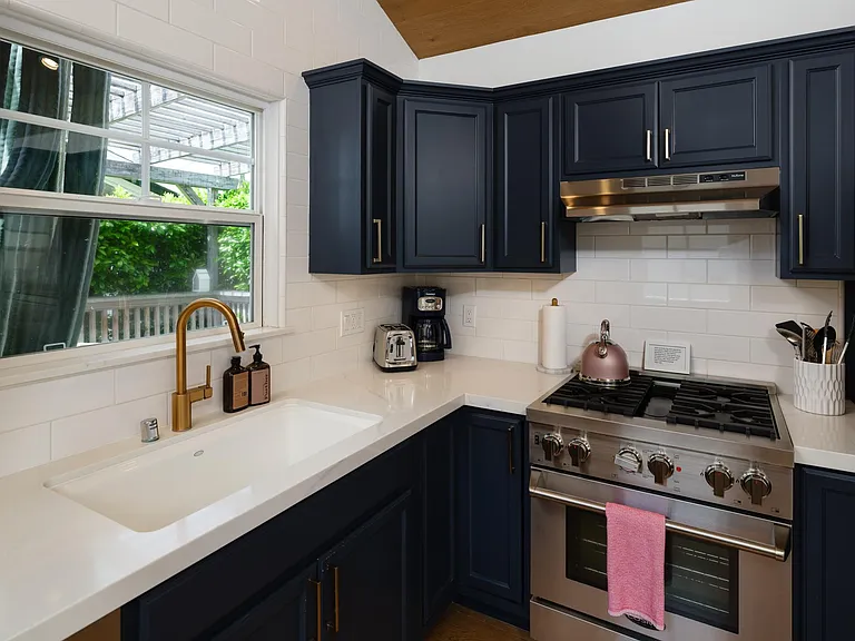 2325 Montrose Ave #C — Photo 10