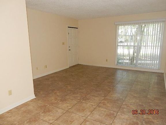 3rd image of 11609-B Valencia Dr