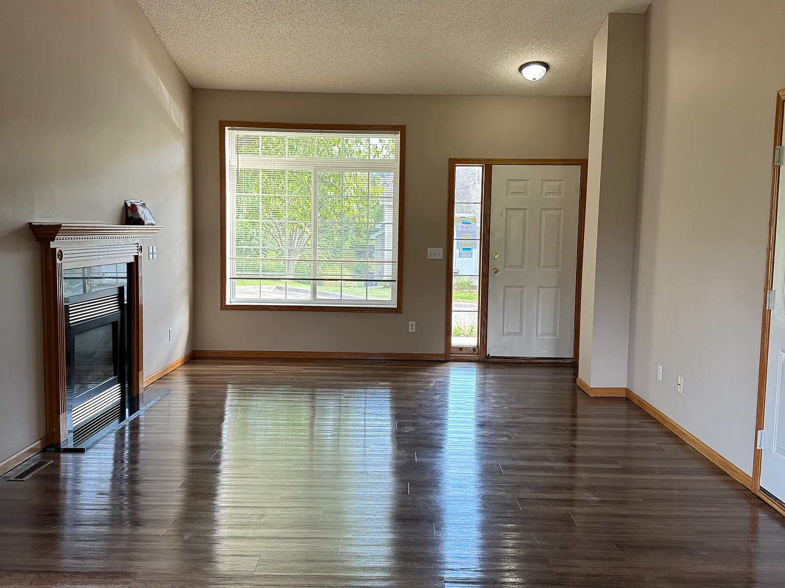 2 bed, 1624 sqft, $2,200 — Photo 3
