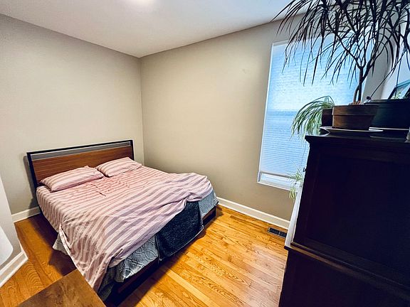 4th image of 1634 W Huron St #1R