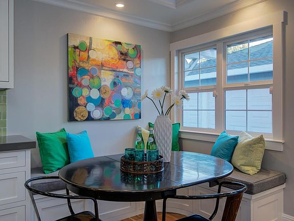 5th image of 327 Carlyn Ave