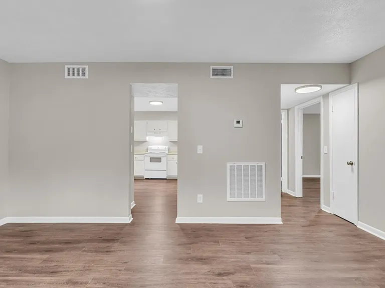 Eastwood Apts — Photo 24