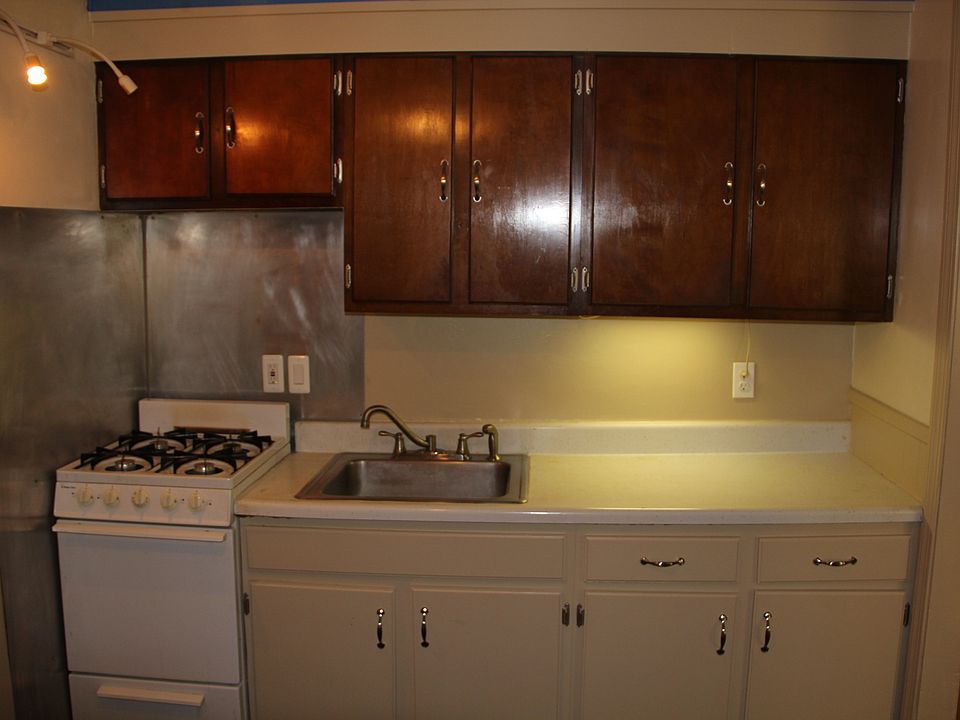 Neat Kitchen w/new floor.