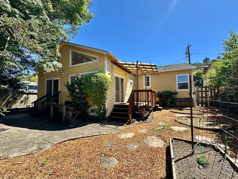 11 Hillview Ave — Photo 13