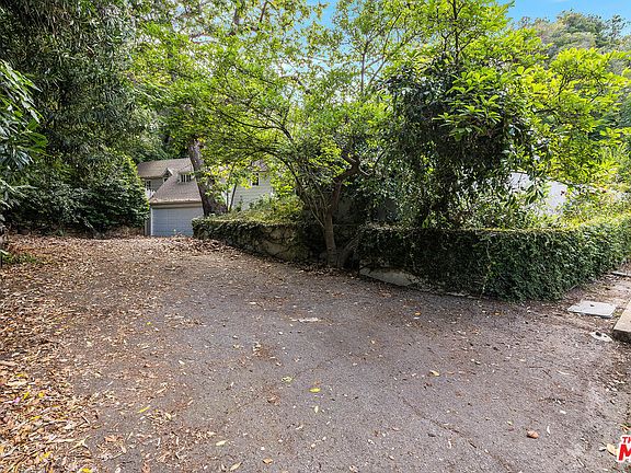3rd image of 1495 Stone Canyon Rd