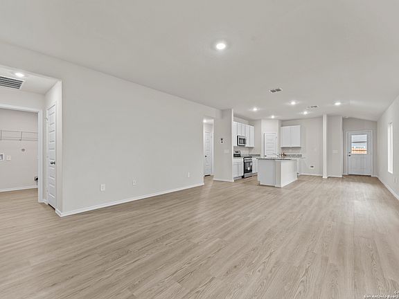 2nd image of 516 Roquefort St