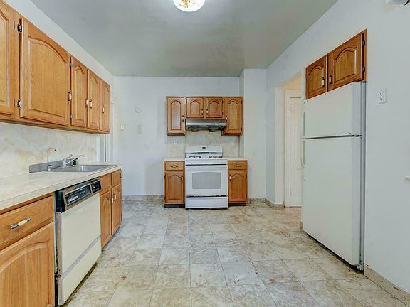 4th image of 6833 Loubet St