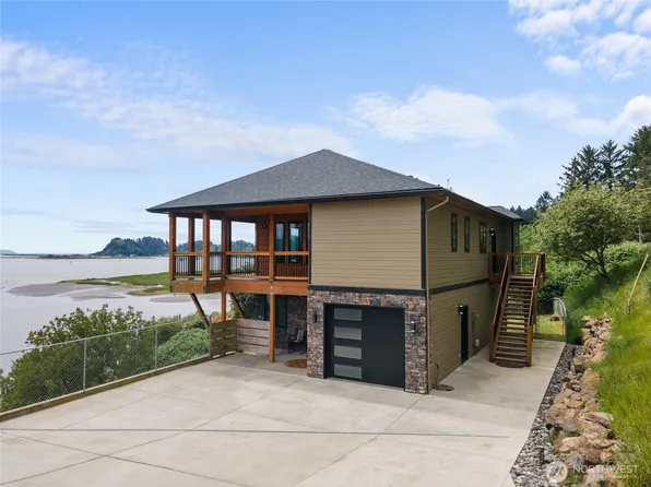 182 Robert Gray Drive SW, Ilwaco, WA 98624